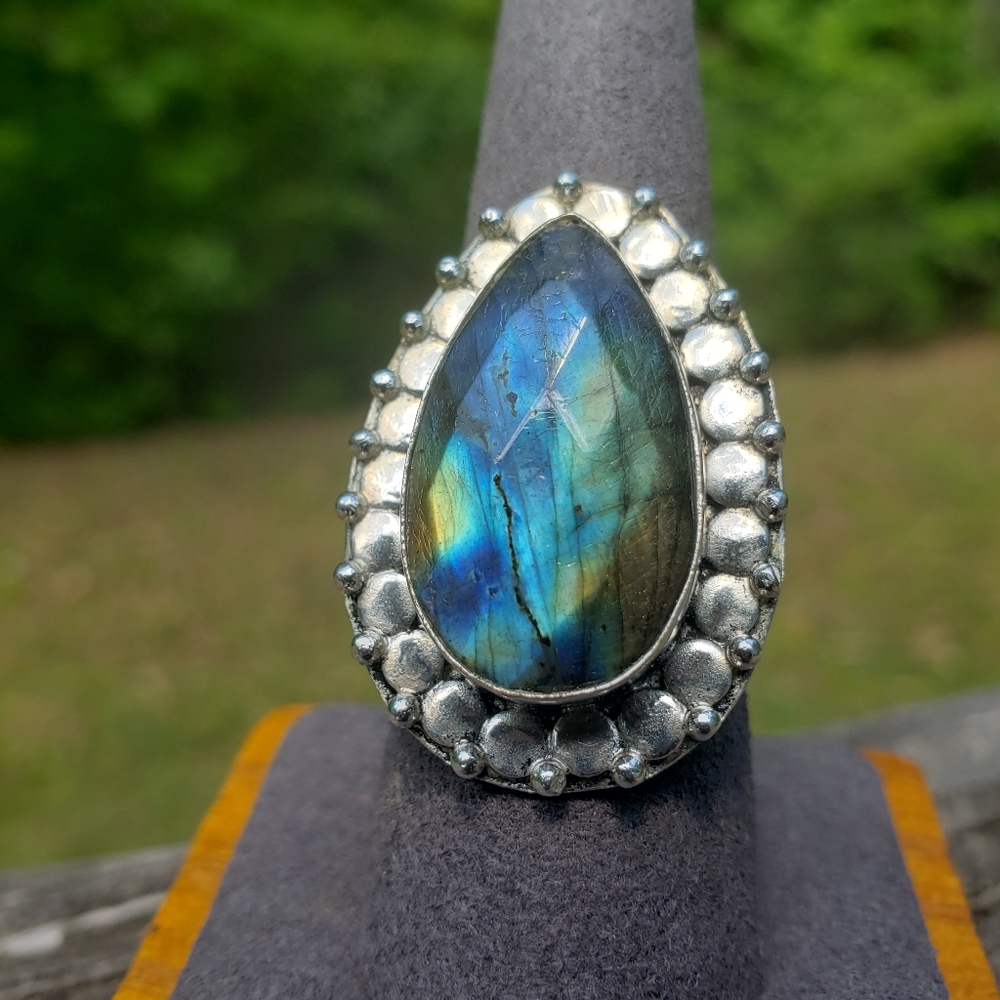 Stunning Labradorite Gemstone Ring. Size 8.